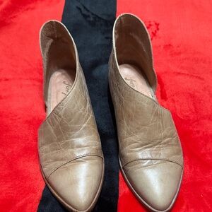 Elegant Tan Leather Loafers